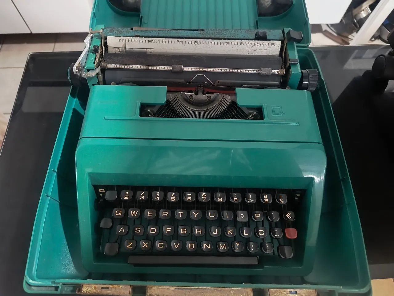 MÁQUINA DE ESCREVER COM MALETA  - Foto 2