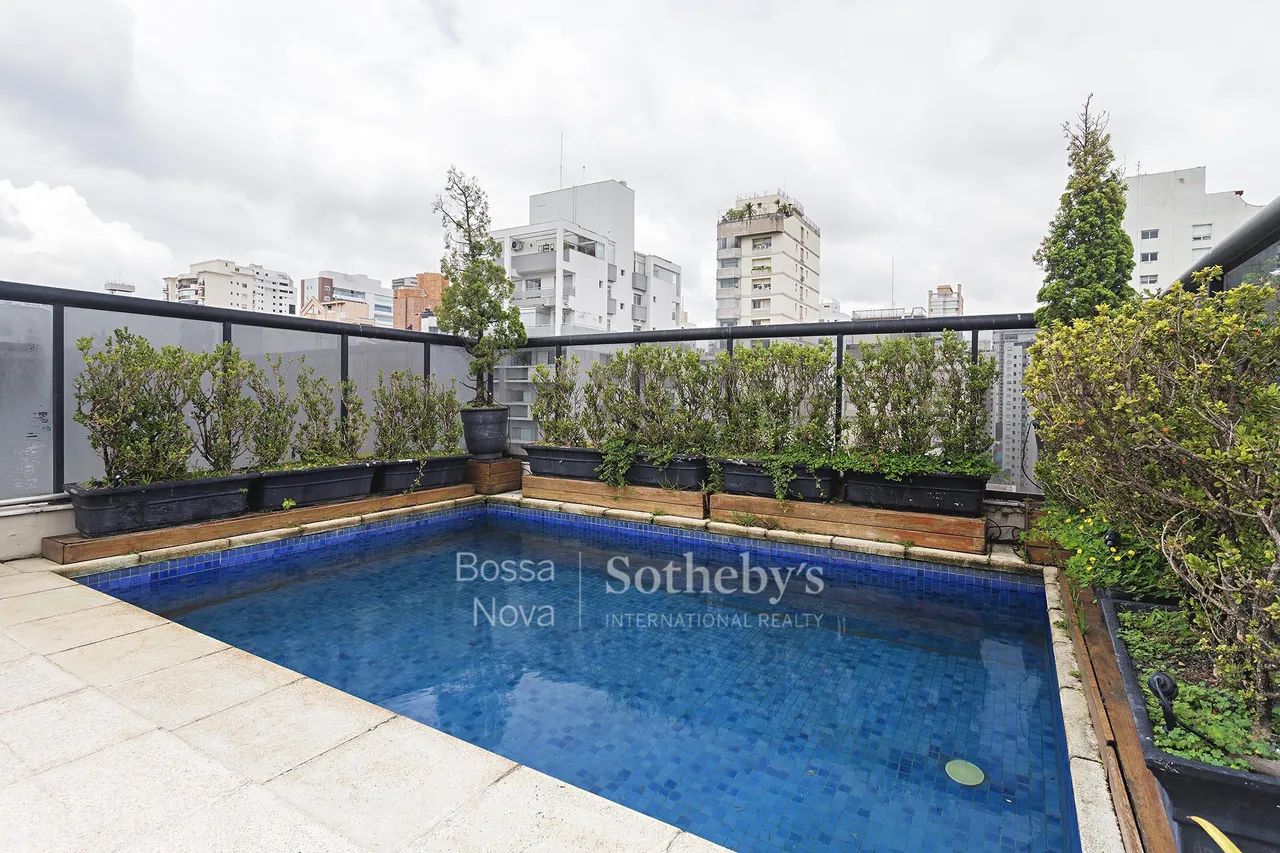 Cobertura com áreas externas amplas e planta bem distribuída no Brooklin