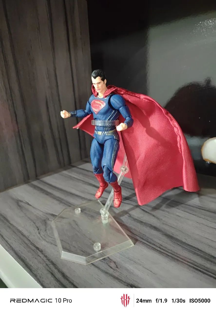 Superman modelo mafex bot - Foto 3