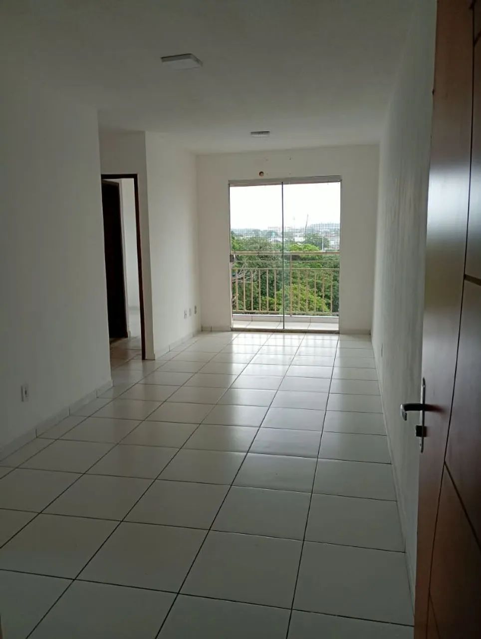 Alugo Apartamento 2/4 no Bosque Solare. 