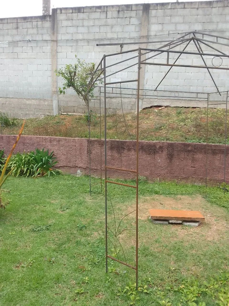 Gazebo em ferro Leroy Merlin,  sem cobertura. - Foto 3