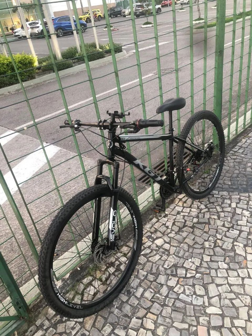 Bike aro 29 em ótimo estado com banco e descanso novos !!