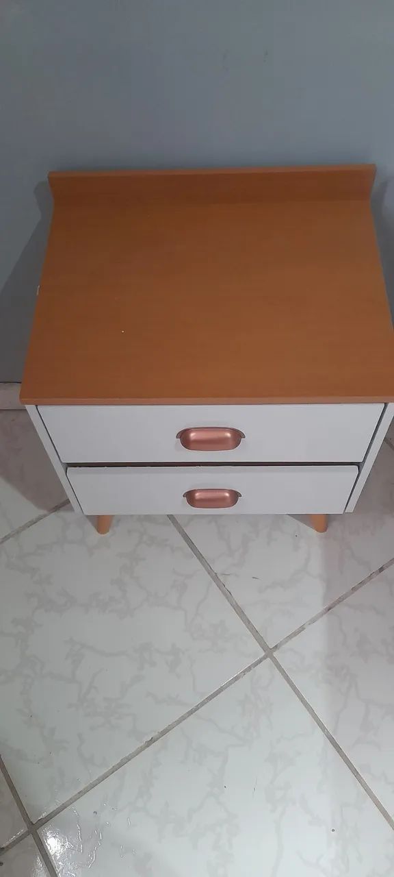 Mesinha de cabeceira 