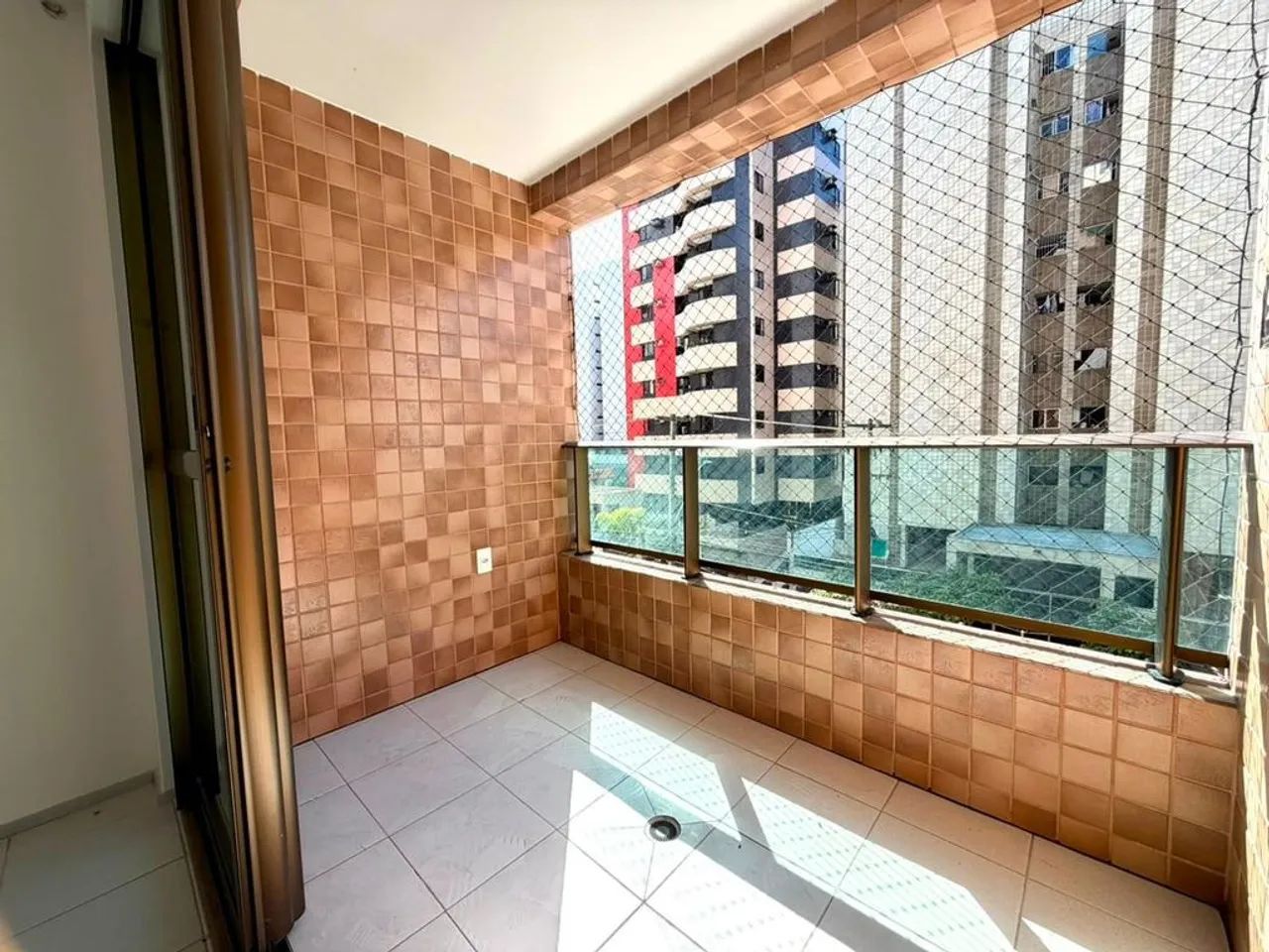 Apartamento todo nascente na ponta verde com 3 quartos, varanda e área de lazer