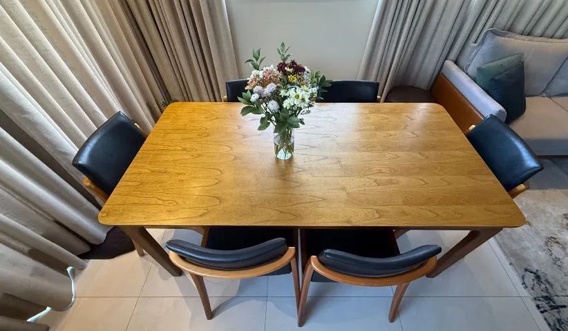 Mesa de jantar em Imbuia Mel + 6 cadeiras ? excelente estado - Foto 2