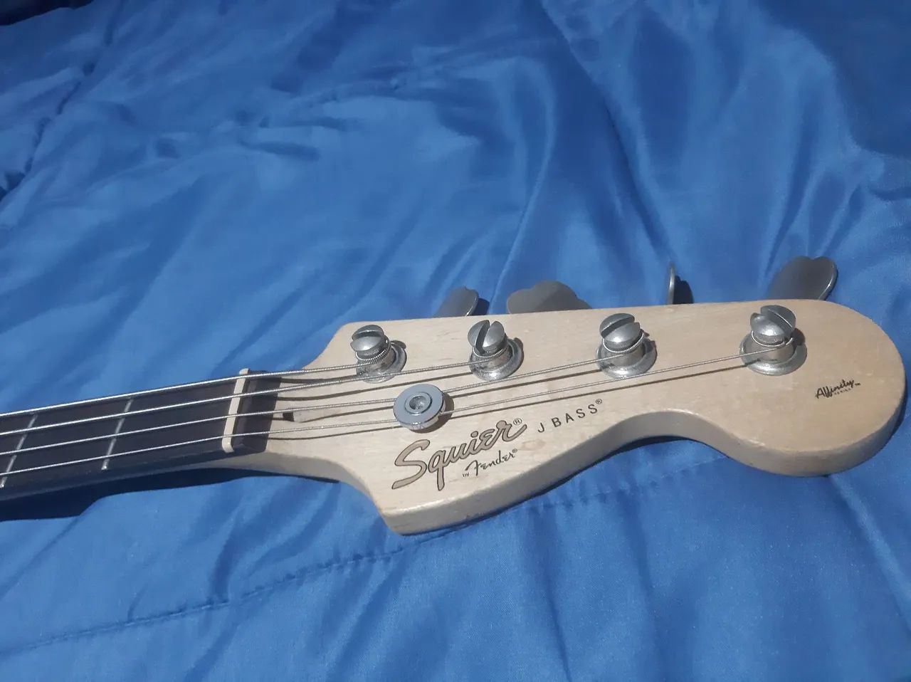 Baixo Squier Afinity antigo 4 cordas - Foto 4