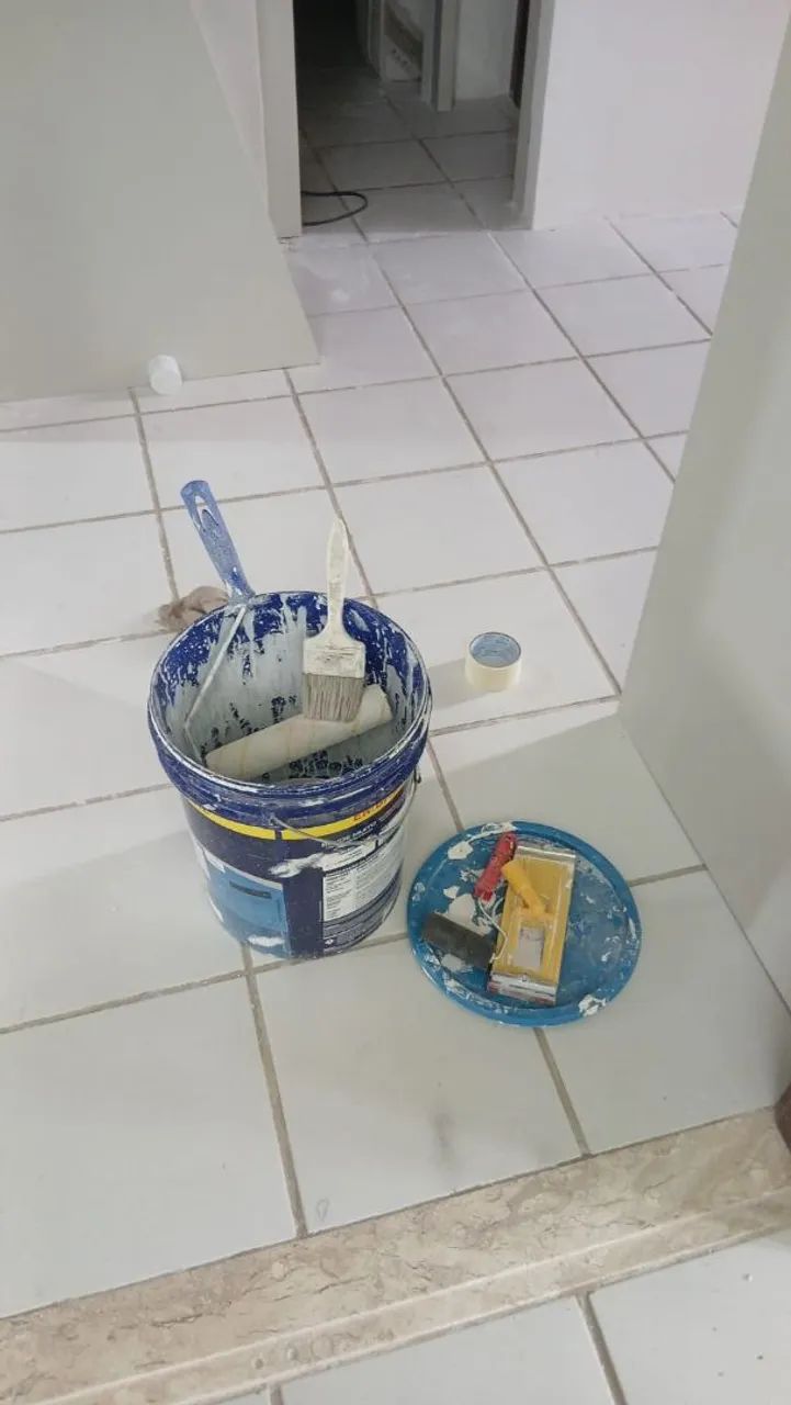 Faço pequenos serviços e reformas em geral. 