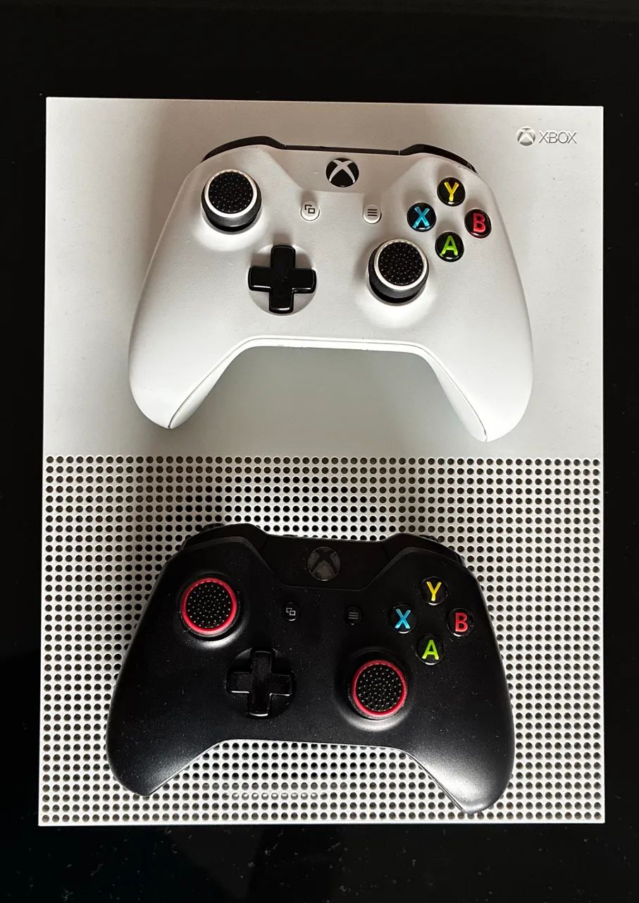  Xbox One Slim 500gb com 2 controles 
