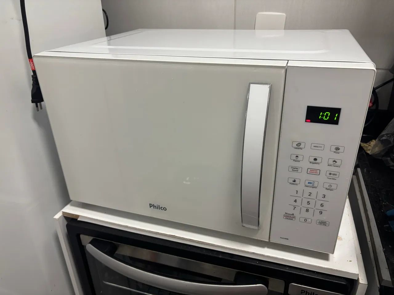 Micro-ondas Philco 34L 1.400W - 220