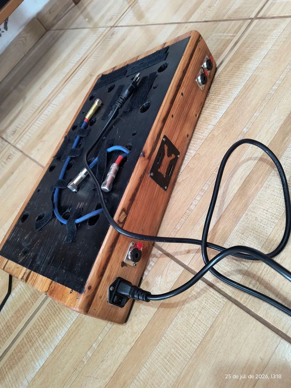 Pedal Board caseiro com bag e elétrica.