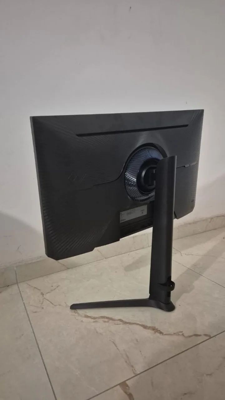 Monitor Samsung Odyssey G40 27 IPS 240hz G-sync - Foto 4