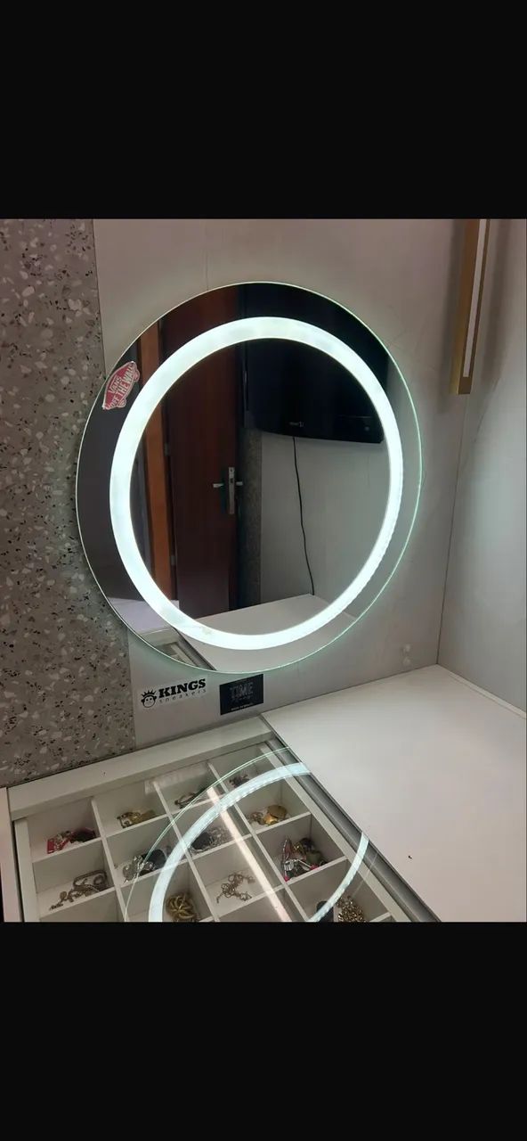 Espelho com LED + Escrivaninha Aérea. Redondo, moderno e sem pés