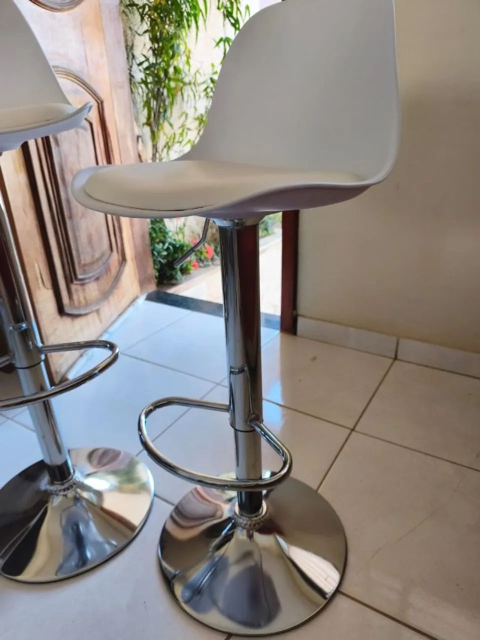 Cadeiras Branca com regulagem - Foto 3
