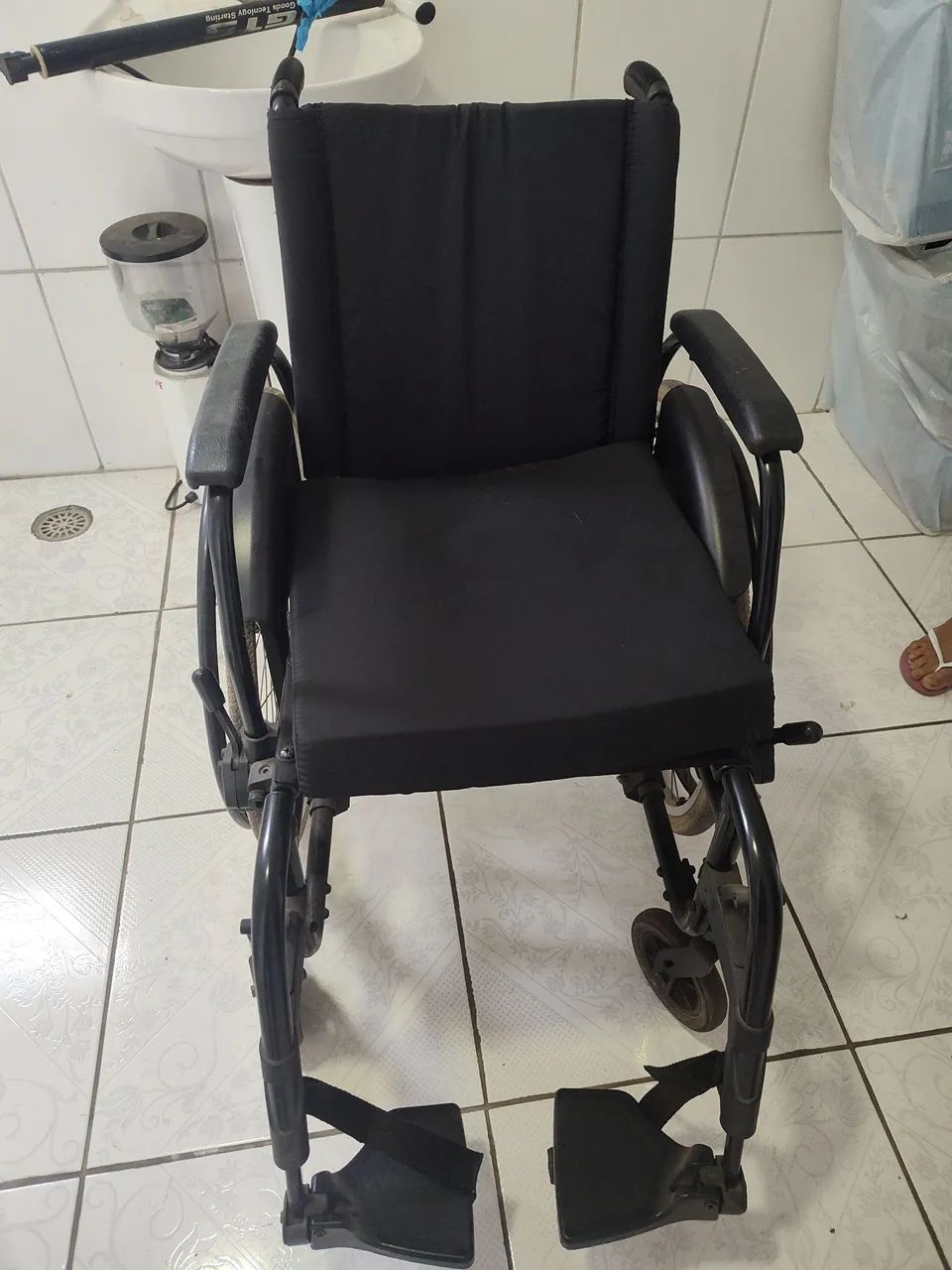 Cadeira de rodas ortobras de alumínio semi nova