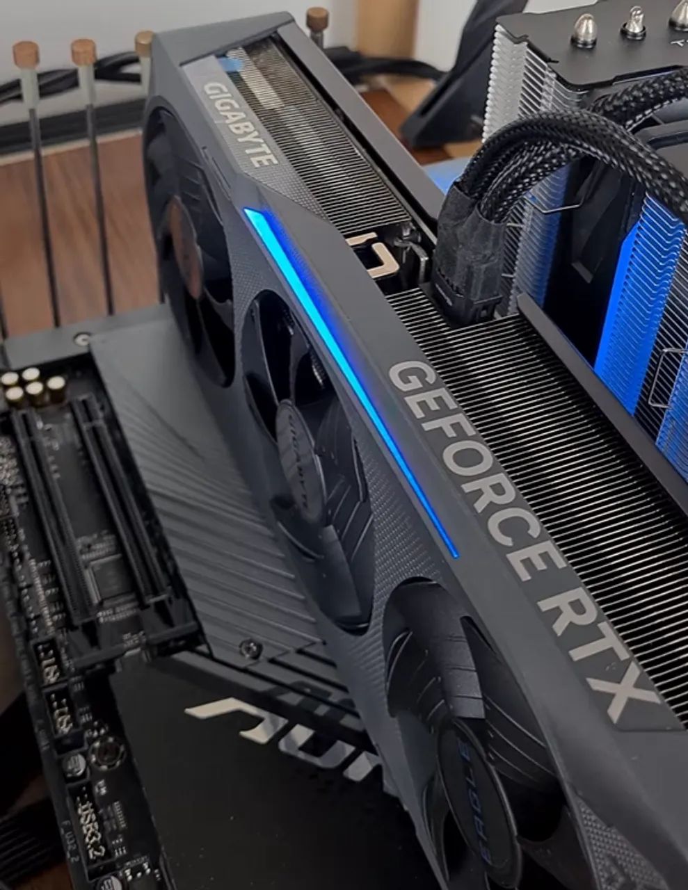 PLACA DE VIDEO RTX 5070 TRIPLE FAN EAGLE OC - Foto 4