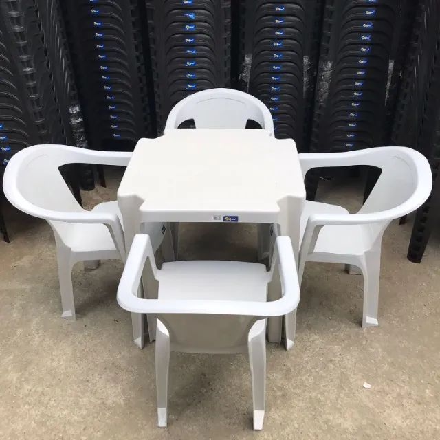Jogo de Mesa Com 4 Cadeiras Poltrona Branca - Foto 2
