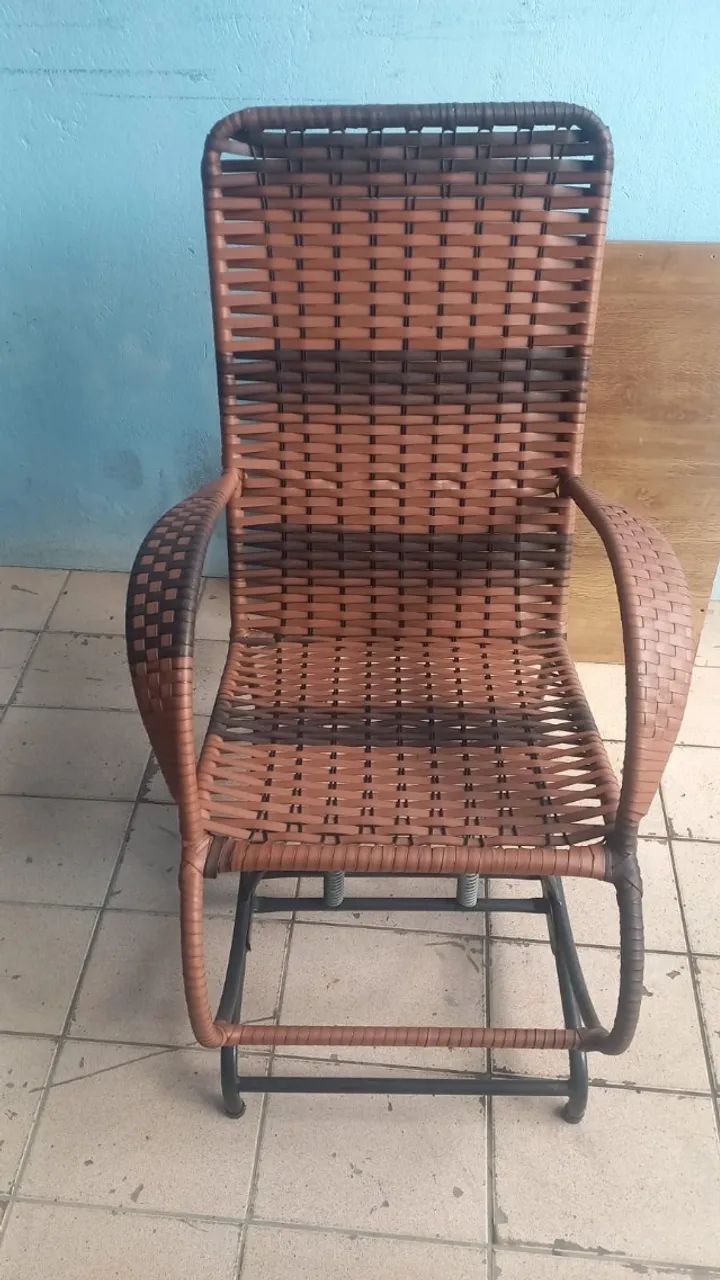 Vendo 2 cadeiras de balanço 4 molas R$ 280,00 cada.