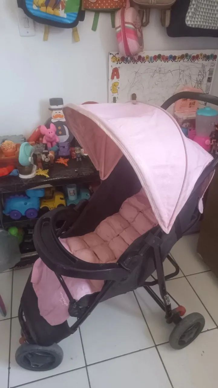Vendo carrinho de bebê rosa - Foto 4