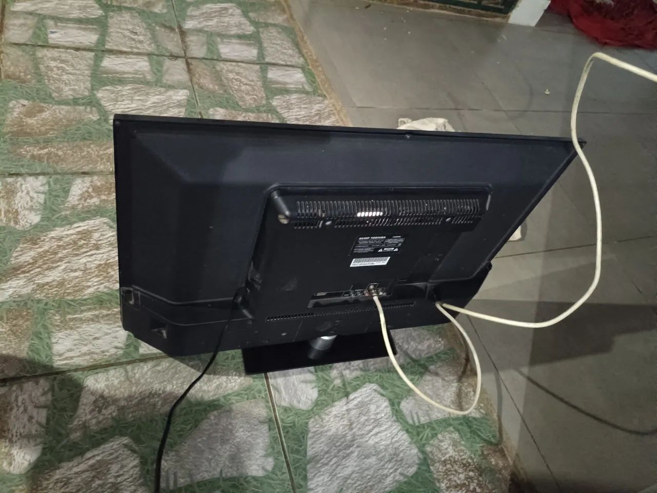 Vendo tv Toshiba 32 polegadas (não é smart) - Foto 4