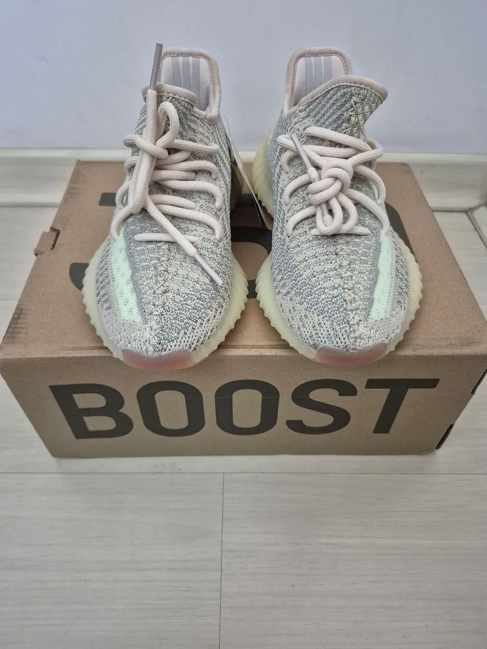 Tênis Adidas Yeezy Boost 350 NOVO tamanho 34