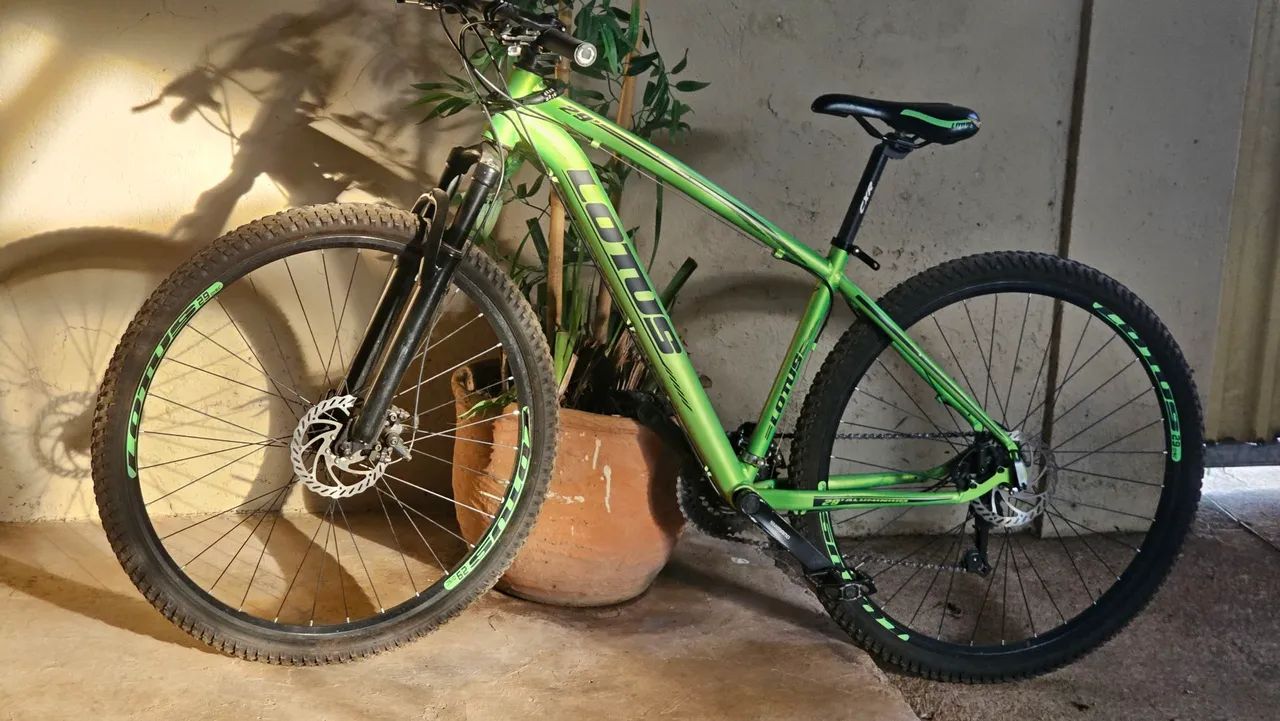 Bicicleta Lotus Aro 29 Alumínio com Suspensão e Freio a Disco