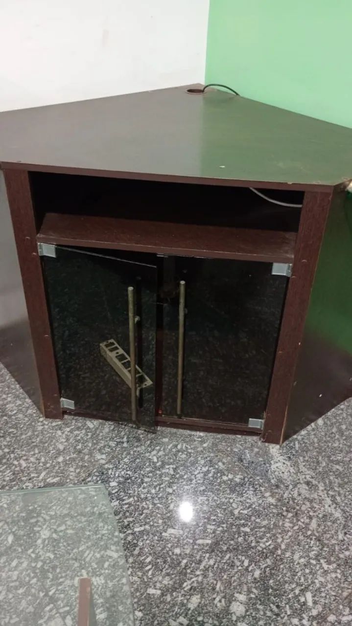 Rack de quina e mesa de centro 