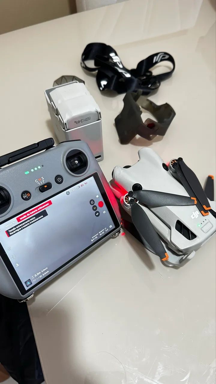 Drone DJI Mini 4 Pro Fly More Combo com câmera 4K 3 baterias (Com Tela) - Foto 2
