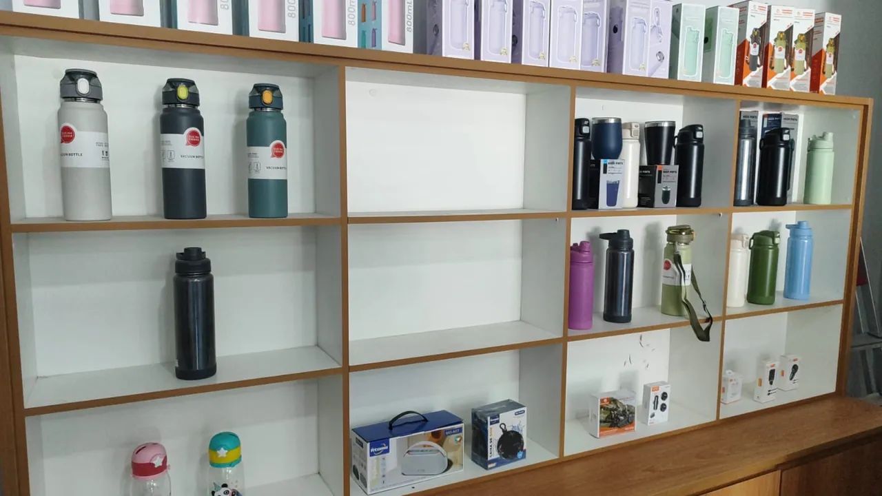 Vendo balcão e prateleira expositor para loja - Foto 2