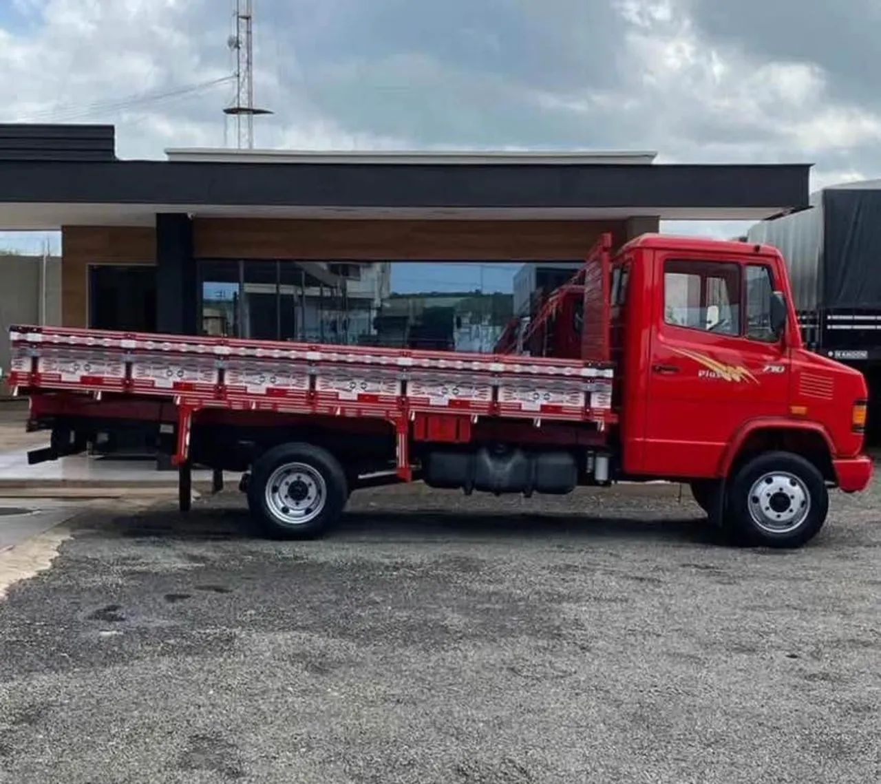 Caminhão 710 Plus  - Foto 2