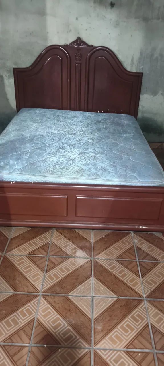 Cama de Casal de Madeira Mogno + Colchão