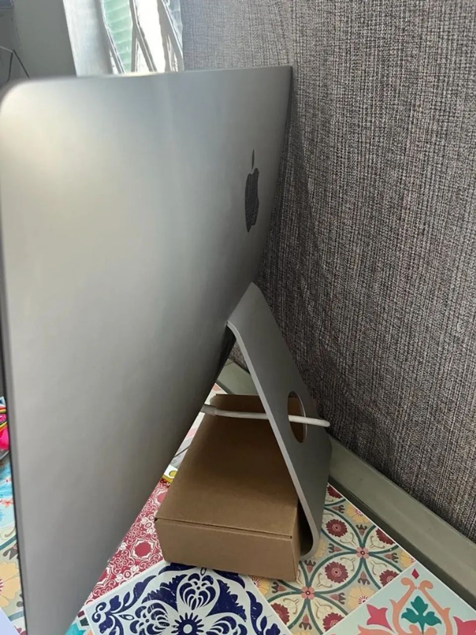 iMac 2017 4k 21,5" 8Gb Intel Core i5 com Teclado Mouse e Caixa - Foto 4