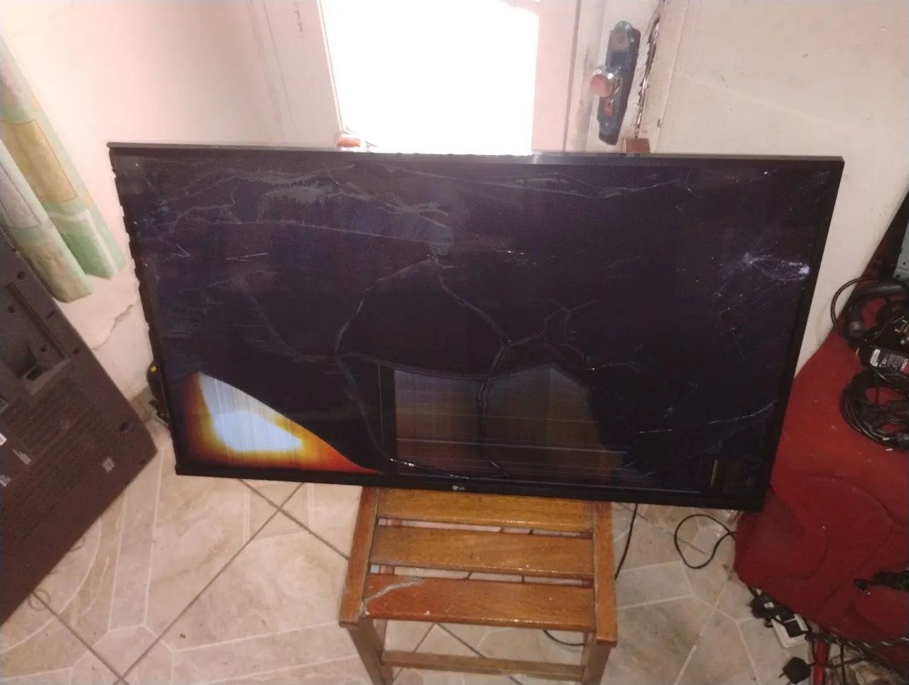TV LED SMart LG 43 Polegadas Modelo 43UN7300PSC Tela Quebrada Ligando - Foto 3