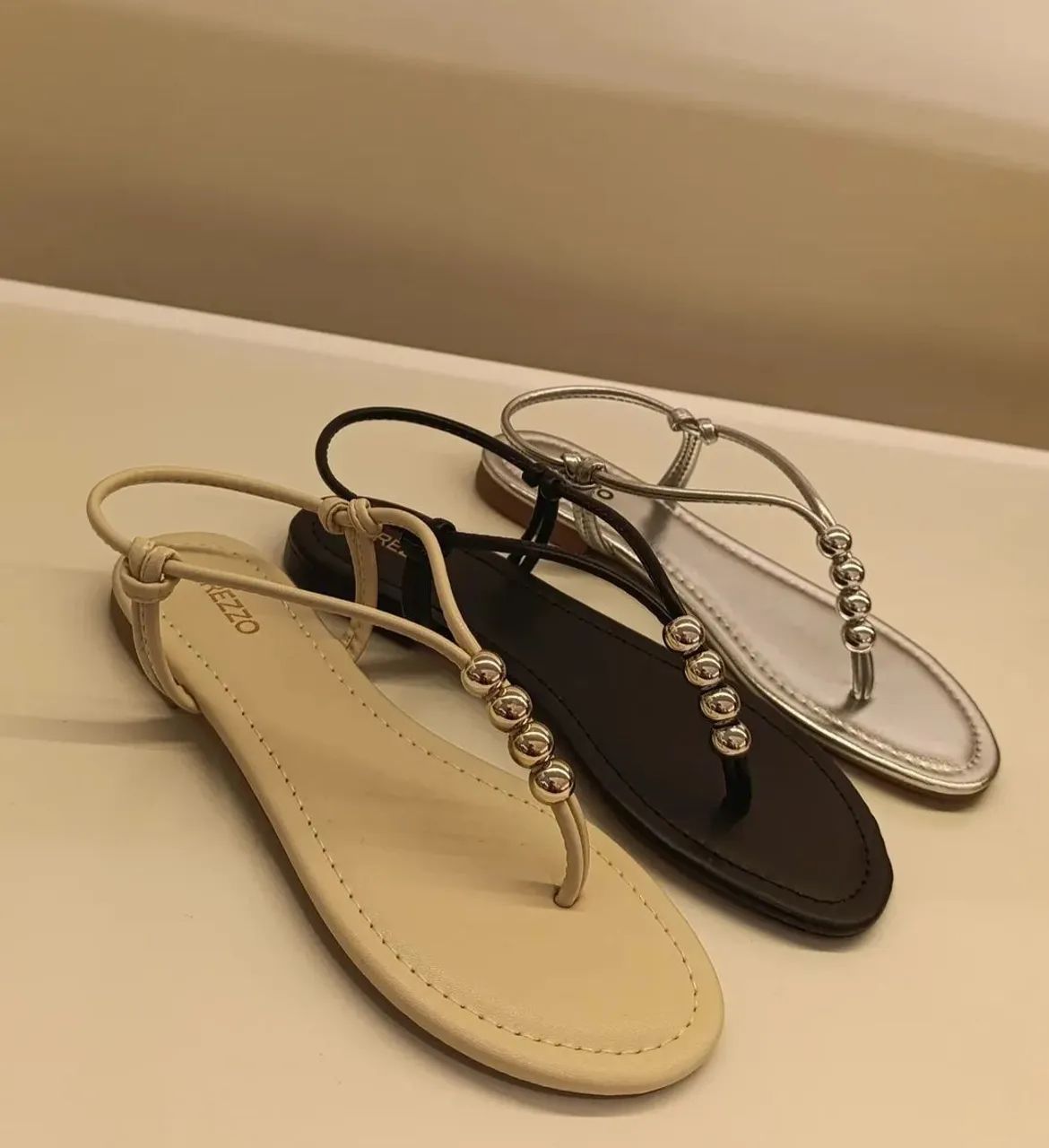 Rasteirinhas Arezzo R$150 cada
