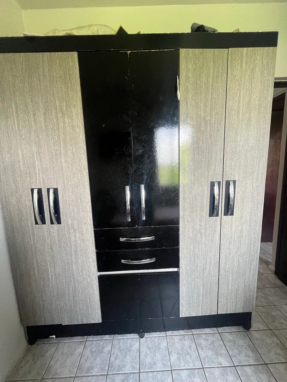 Guarda-roupa e Cama de solteiro 