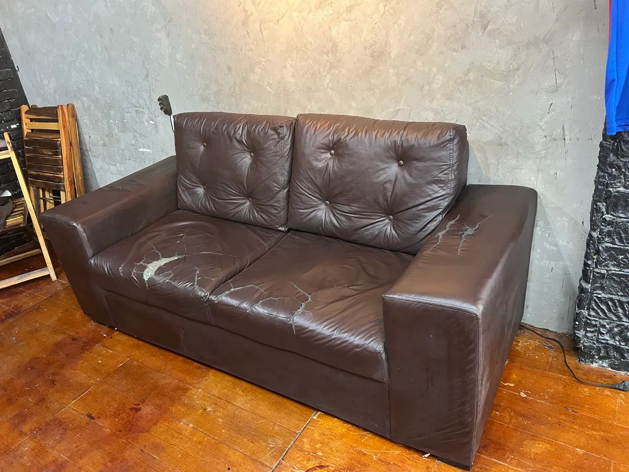 Sofá couro 470064895078574080