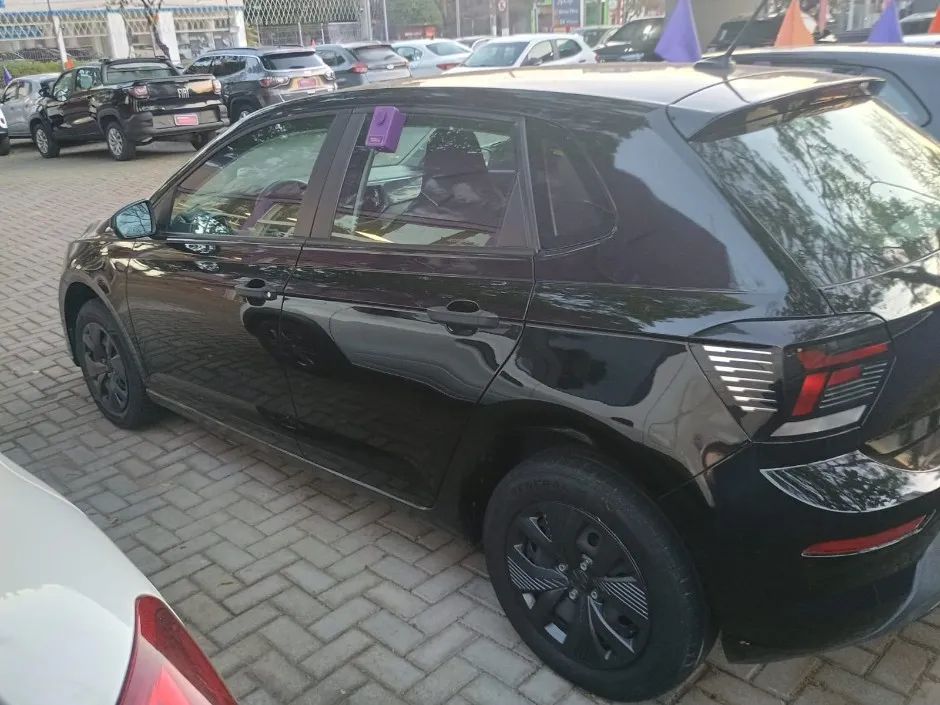 Volkswagen Polo Track 1.0 Flex 12V 5p, foto 4 de 11