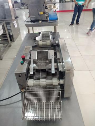Máquina de salgados duplo recheio e máquina de empanar - Foto 4