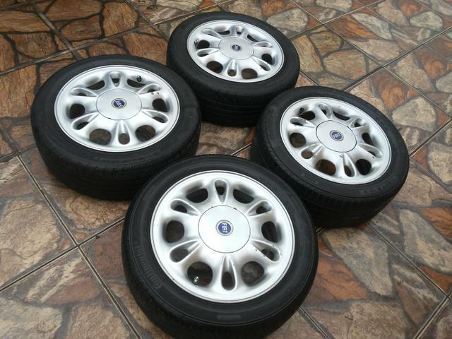 Rodas 15" Lindas Originais De Marea Com Pneus. Barbada. Aceito Trocas e Cartão