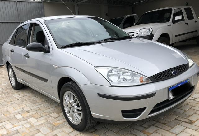 Focus sedan 1.6 completo 2004