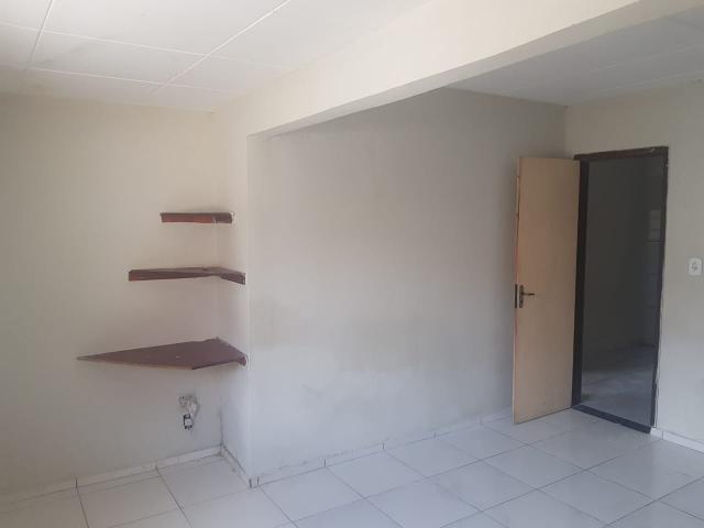 Vende- se uma Casa no Recanto Fialho, aceito carro no negócio - Foto 4
