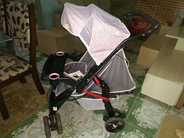 Carrinho de bebê Tutti usado brinde andador - Foto 3