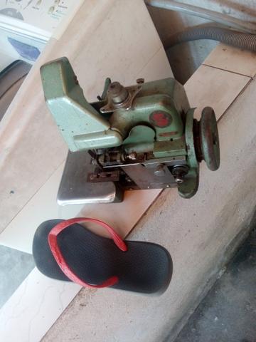 Máquina de overloc só a cabeça