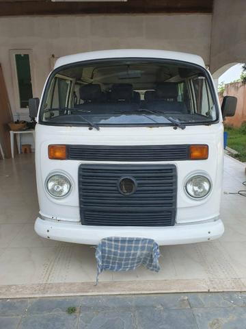 Vendo Kombi com Gnv 9 lugares - Foto 5