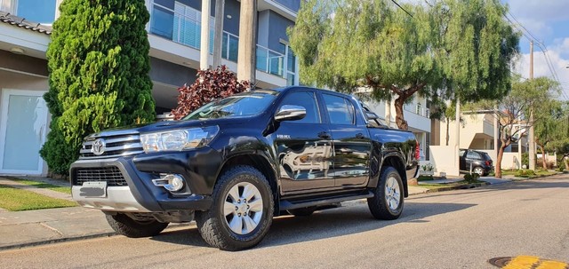 TOYOTA HILUX DIESEL AUTOMÁTICA COMPLETA