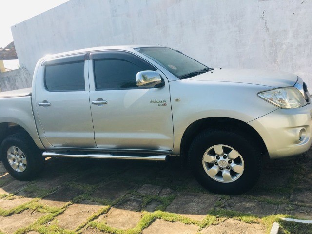 HILUX 4 X 4 DIESEL 2º DONO, MANUAL E CHAVE RESERVA.