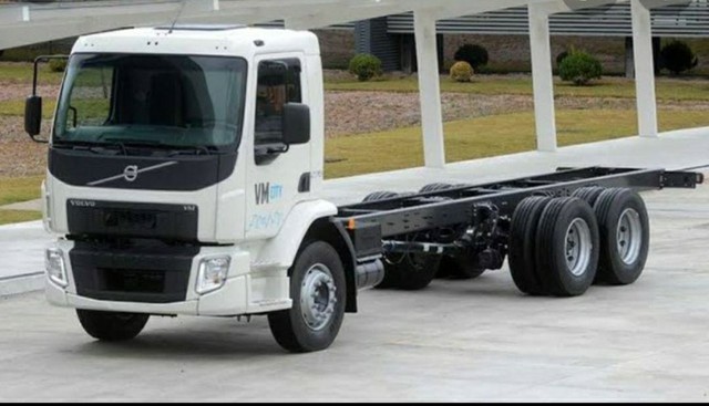 CAMINHÃO VOLVO