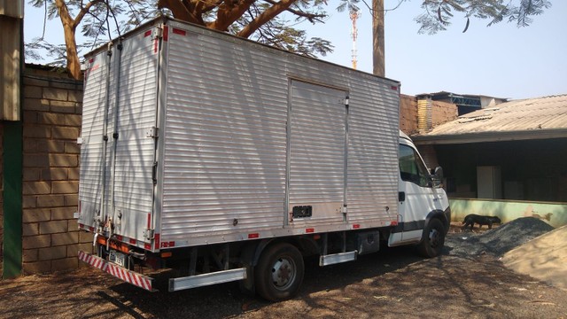 IVECO BAÚ 2013