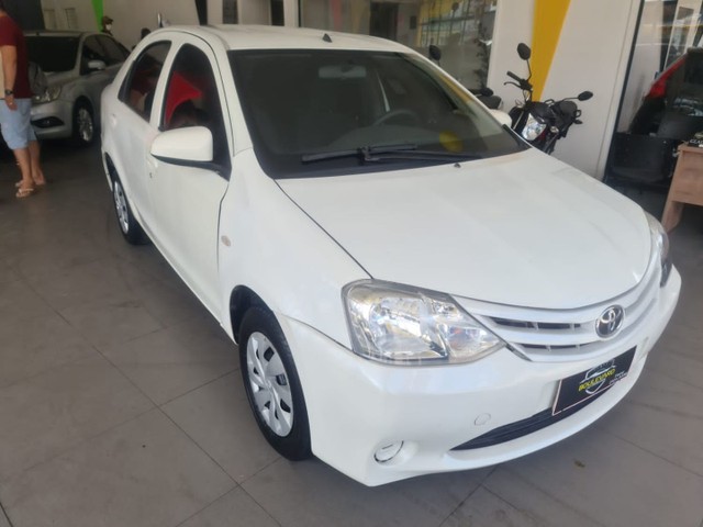 ETIOS X SEDÃ 2016 1.000 DE ENTRADA