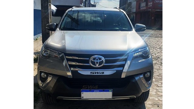 HILUX SW4 4X4 DIESEL / 7 LUGARES