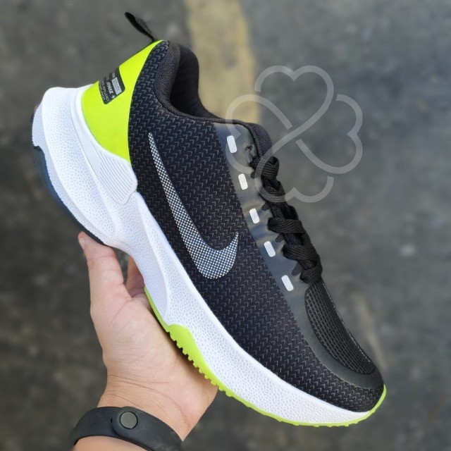 tenis nike run utility